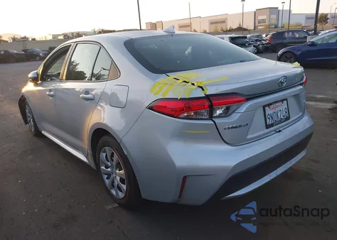 2021 Toyota Corolla Le z USA, uszkodzony, nr VIN 5YFEPMAE1MP211528